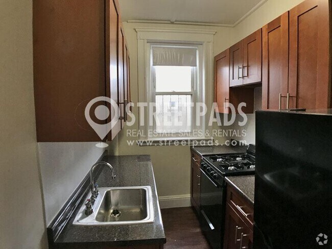 Building Photo - 1 bedroom in Boston MA 02215 Rental