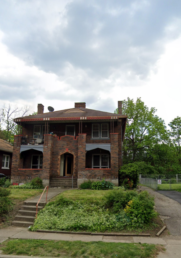 Outside of the building - 1629 California Ave (Cincinnati, OH)