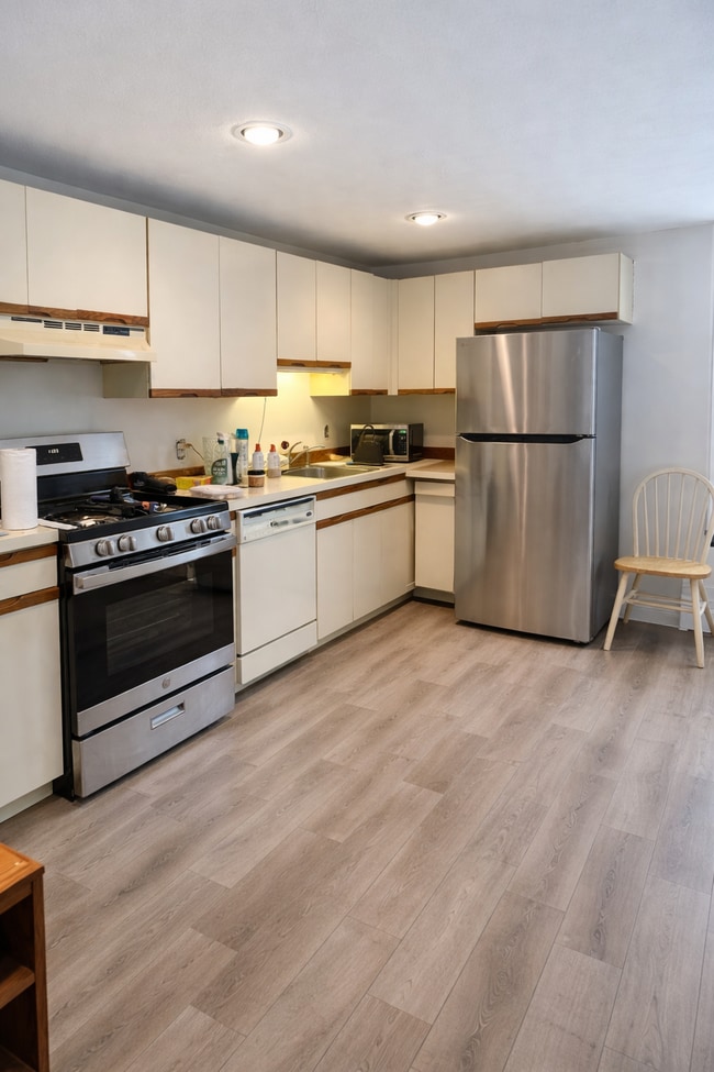 Photos shown include virtual staging - 283 Main St Unit 1