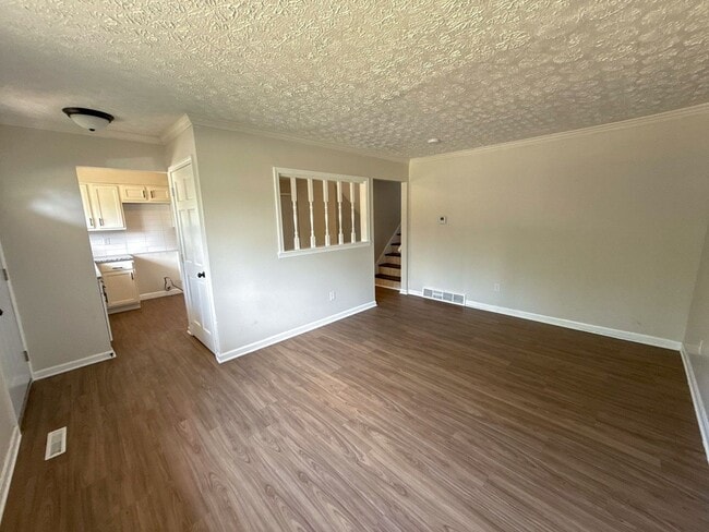 Photo - 2480 Daily Rd