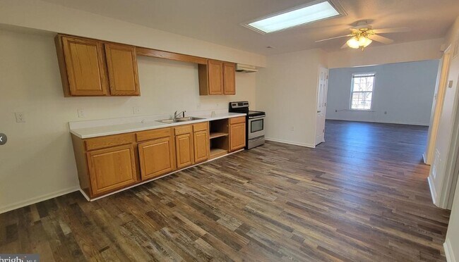 Photo - 307 E Main St