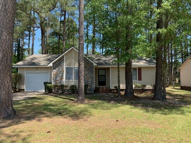Charming 3 Bed, 2 Bath Home in Fayetteville - Charming 3 Bed, 2 Bath Home in Fayetteville