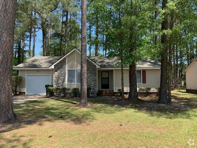 Building Photo - Charming 3 Bed, 2 Bath Home in Fayetteville