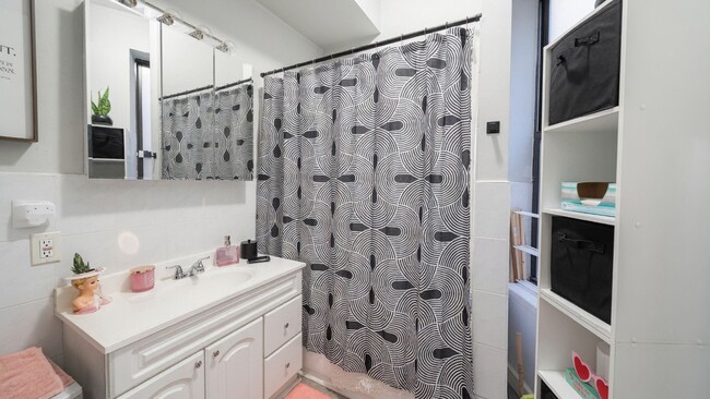 Photo - 1339 W Huron St