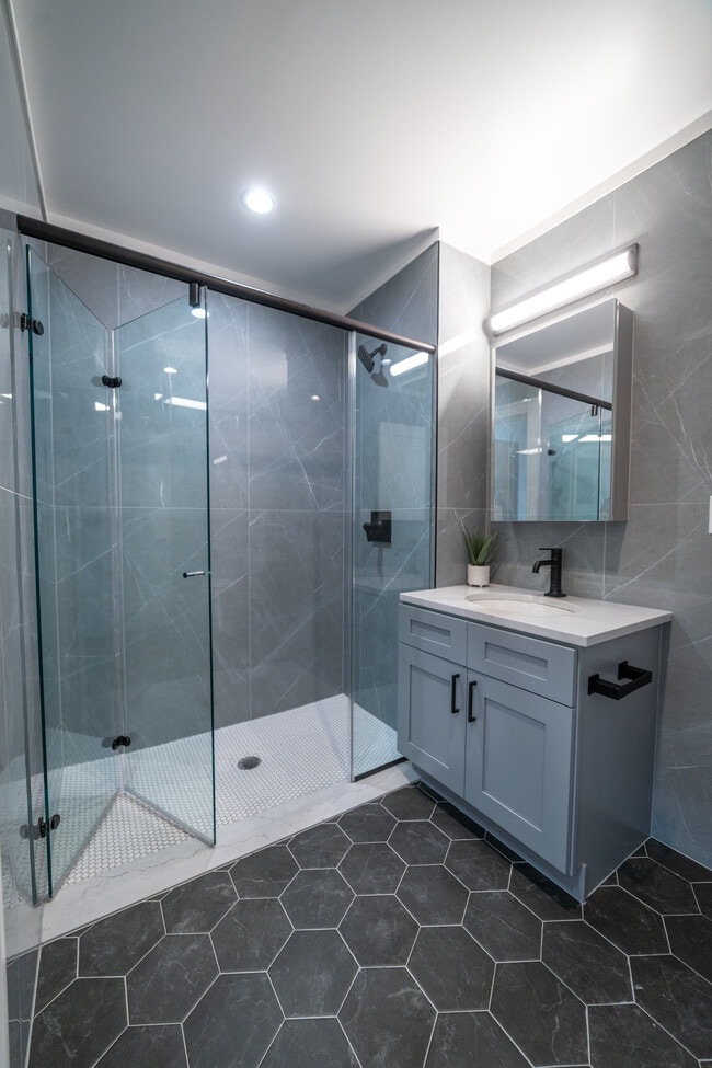 Photo - The Riverdale Tower