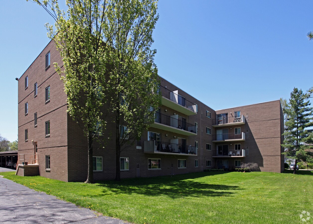 Photo - College Park Apartments