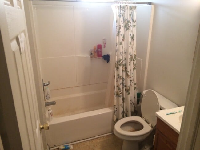 Photo - 3458 Bates St