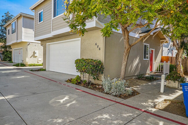 Building Photo - 686 Foothill Blvd