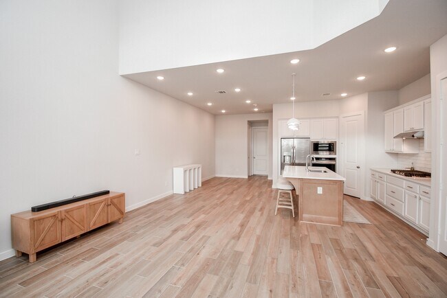 Photo - 16635 Bristol Steel Ln