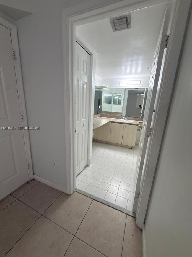 Photo - 11133 SW 8th St Unidad 102