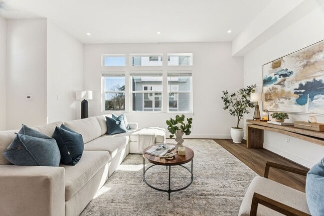 Photo - 2125 Hoskins Dr