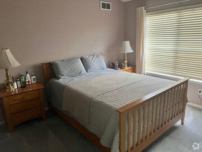 Building Photo - 1690 Civic Center Dr Rental