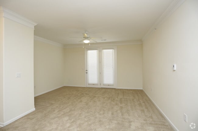 O'Malley FP-Living Room - Hunters' Ridge Apartments