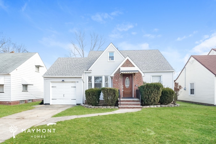 Photo - 315 E 264th St