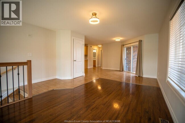 Photo - 98a Lansdowne Ave