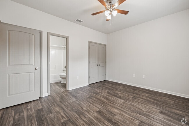 2BR, 2BA - 900SF - Bedroom 2
