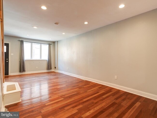 Photo - 3258 Livingston St