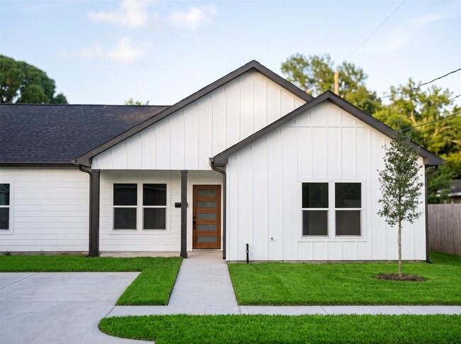 Photo - 5838 Beldart St
