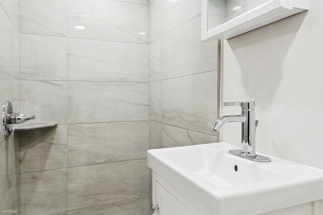 Photo - 2 br, 2 bath Triplex - 2025 N 16TH ST Unit... Unidad 102