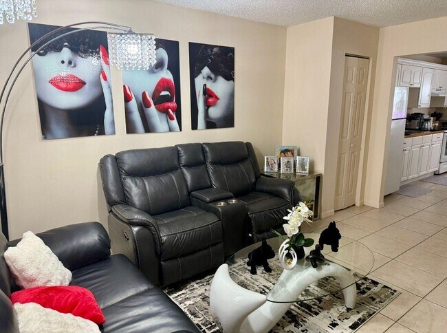 Photo - 150 Avocado Ave