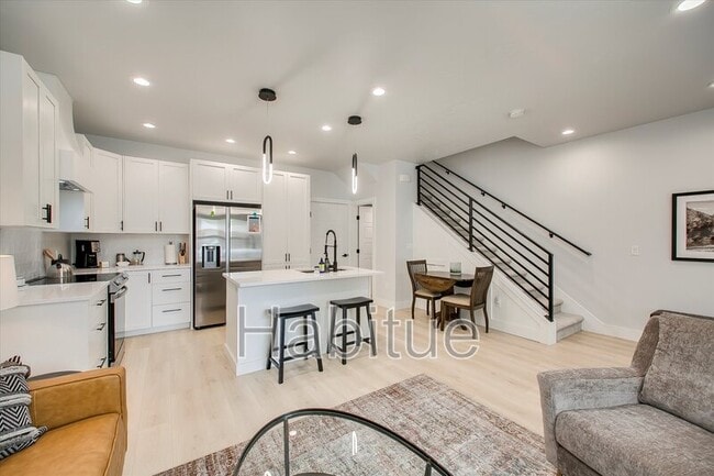Photo - 2940 Davis St