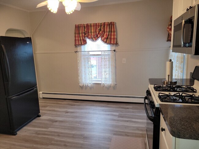 Photo - 11 Montfern Ave Unidad 2