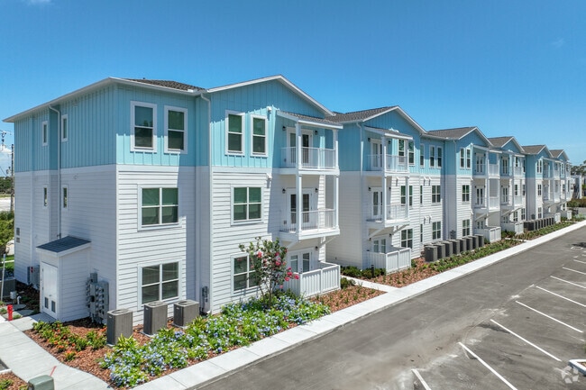 Photo - Bayou Court Apartments