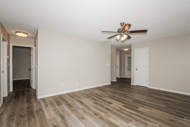 Photo - 1120 Central Park Blvd N