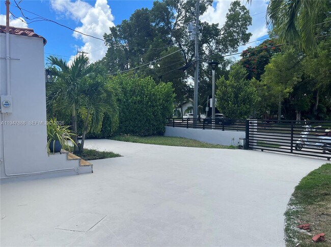 Photo - 337 SW 23rd Rd