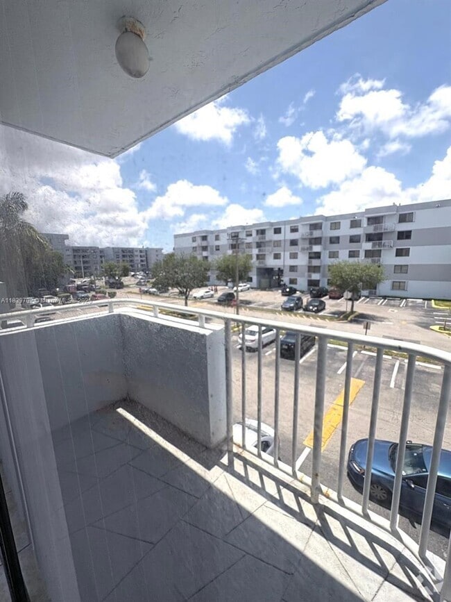 Building Photo - 8261 NW 8th St Unit 334 Rental