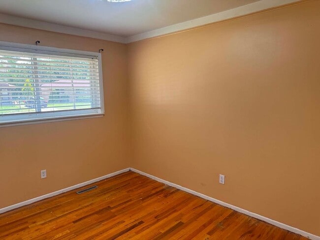 Photo - 32345 Hawthorne Dr