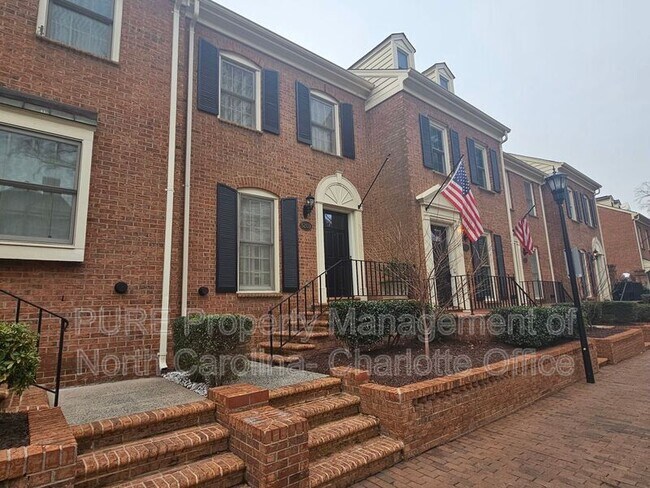 Photo - 520 N Poplar St