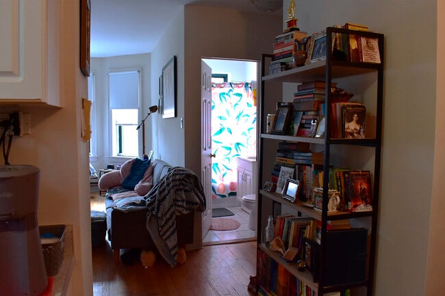 Building Photo - 3829 N Greenview Ave Unit 3843-1