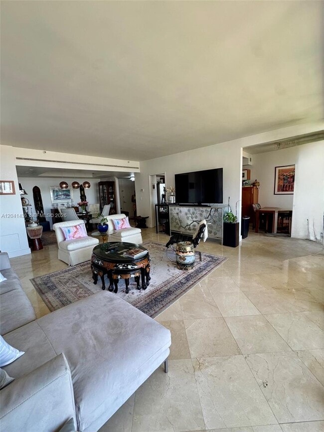 Photo - 19500 Turnberry Way Unidad 15F