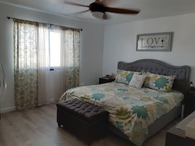 Photo - 748 E Joan De Arc Ave