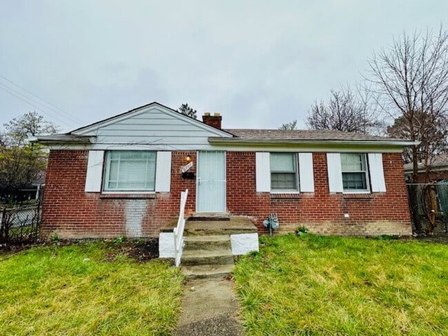 Building Photo - 3 Bedroom 1 Bath For Lease Section 8 Ready