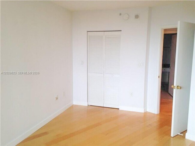 Photo - 19501 W Country Club Dr Unidad 1511