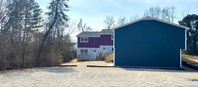 105 Tee St