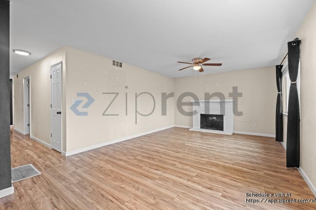 Photo - 1821 Debonaire Dr