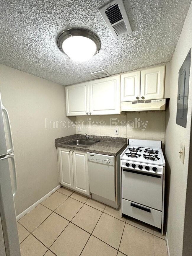 Photo - 120 Blue Pointe Way Unit Apt 130