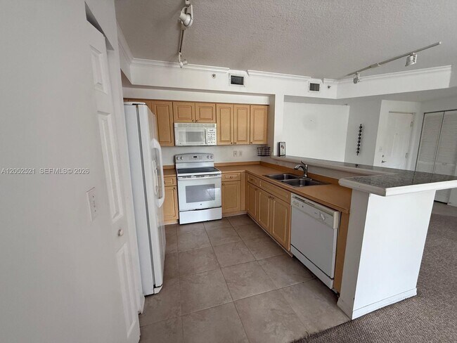6861 SW 44th St Unit 205