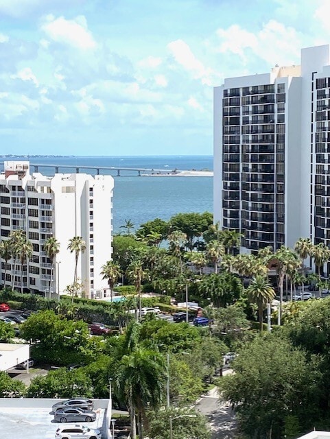 Photo - 170 SE 14th St Unidad 1203