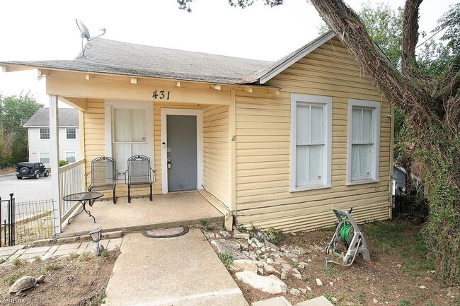 Photo - "Charming 2-Bed Oasis in San Marcos - Cozy 825 Sq Ft Home on Lindsey St!"