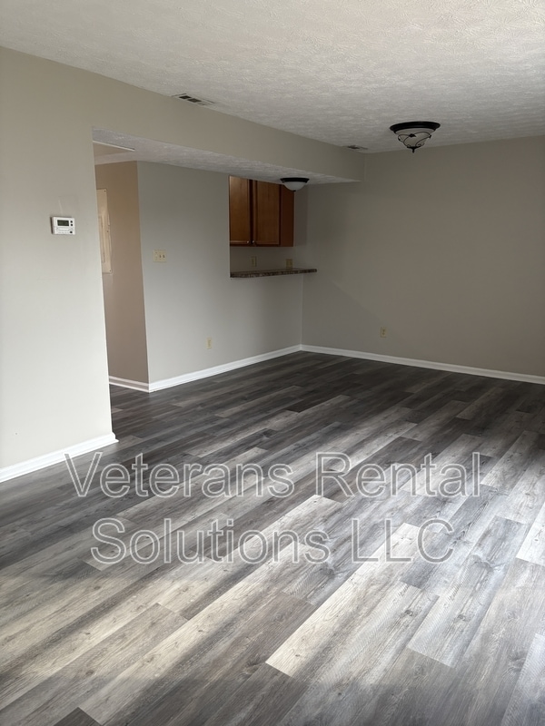 Photo - 410 Kirkcaldy Ct