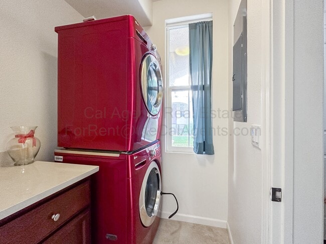 Photo - 110 Heligan Ln