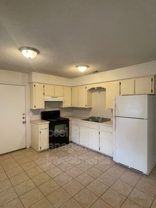 Photo - 806 W 26th St