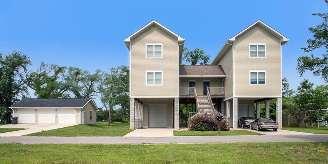 Building Photo - Great 3/2 Fully Furnished-TDY Welcome!! Rental