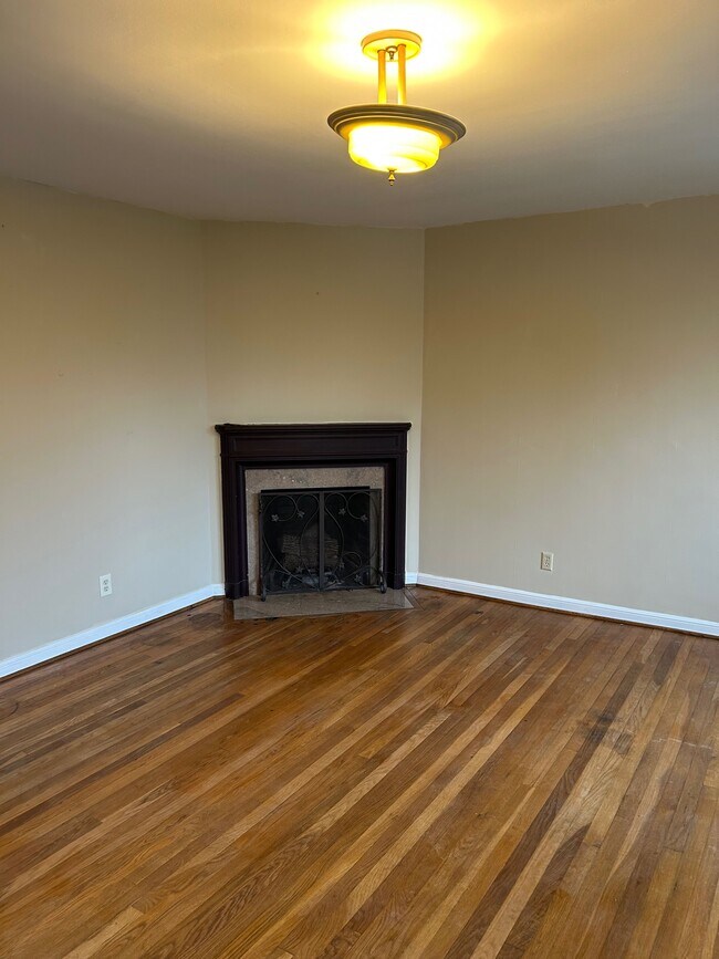 Photo - 2009 Elmwood Ave Unit D