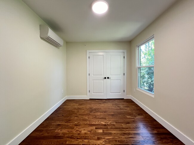 Unit 4 - 44 Van Nostrand Ave Unit 4