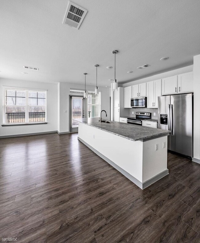 Photo - 1 br, 1 bath Condo - 2552 N Austin Ave